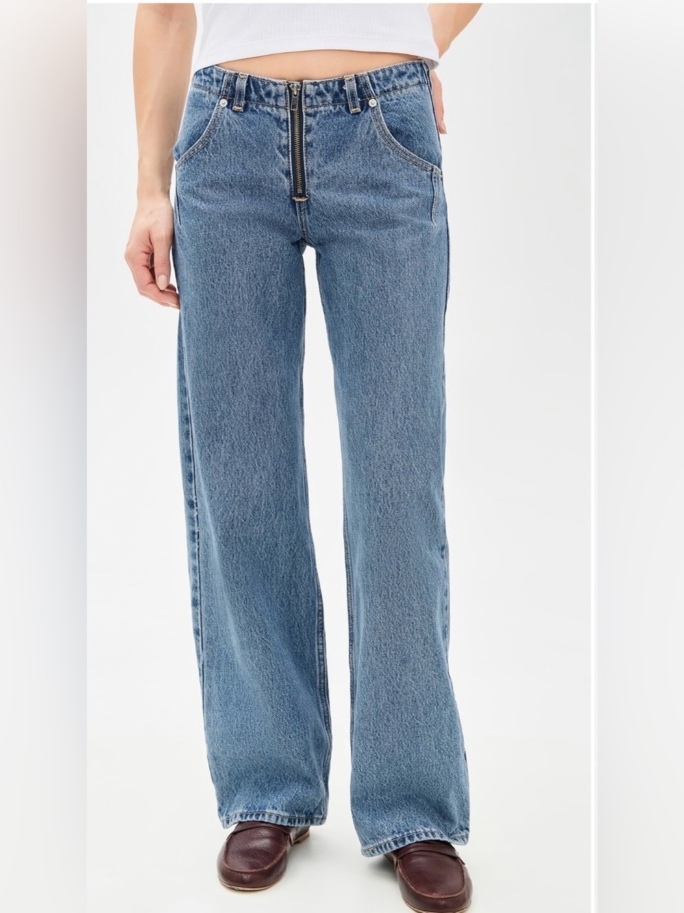 Levi's
Low Loose Styled Zipper Jeans - Picture 2 of 5